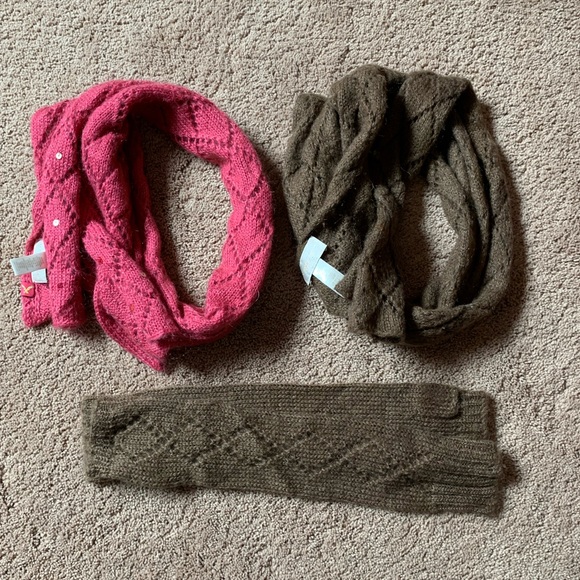 BUNDLE (3) AMERICAN EAGLE Scarf/Gloves - Picture 2 of 6